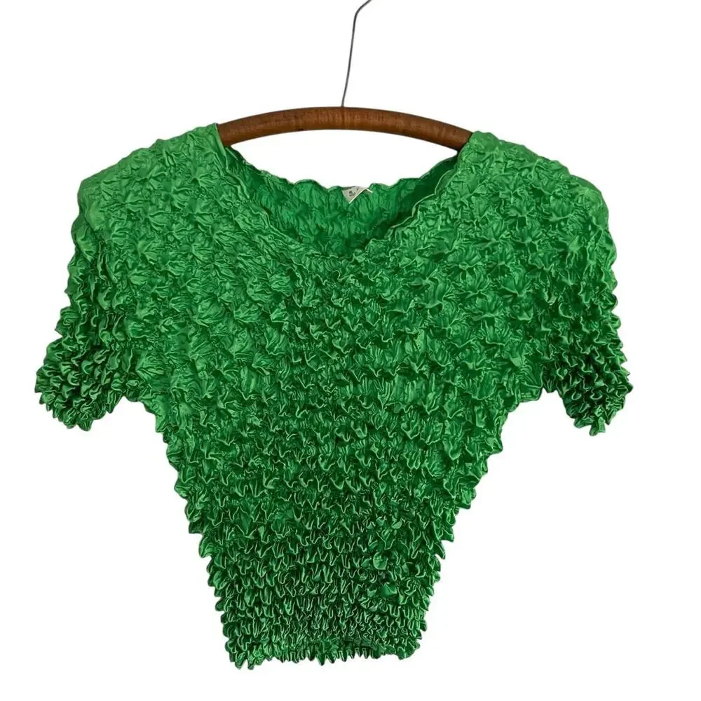 Green Ruched Crinkle Popcorn Top: 90s, Y2K